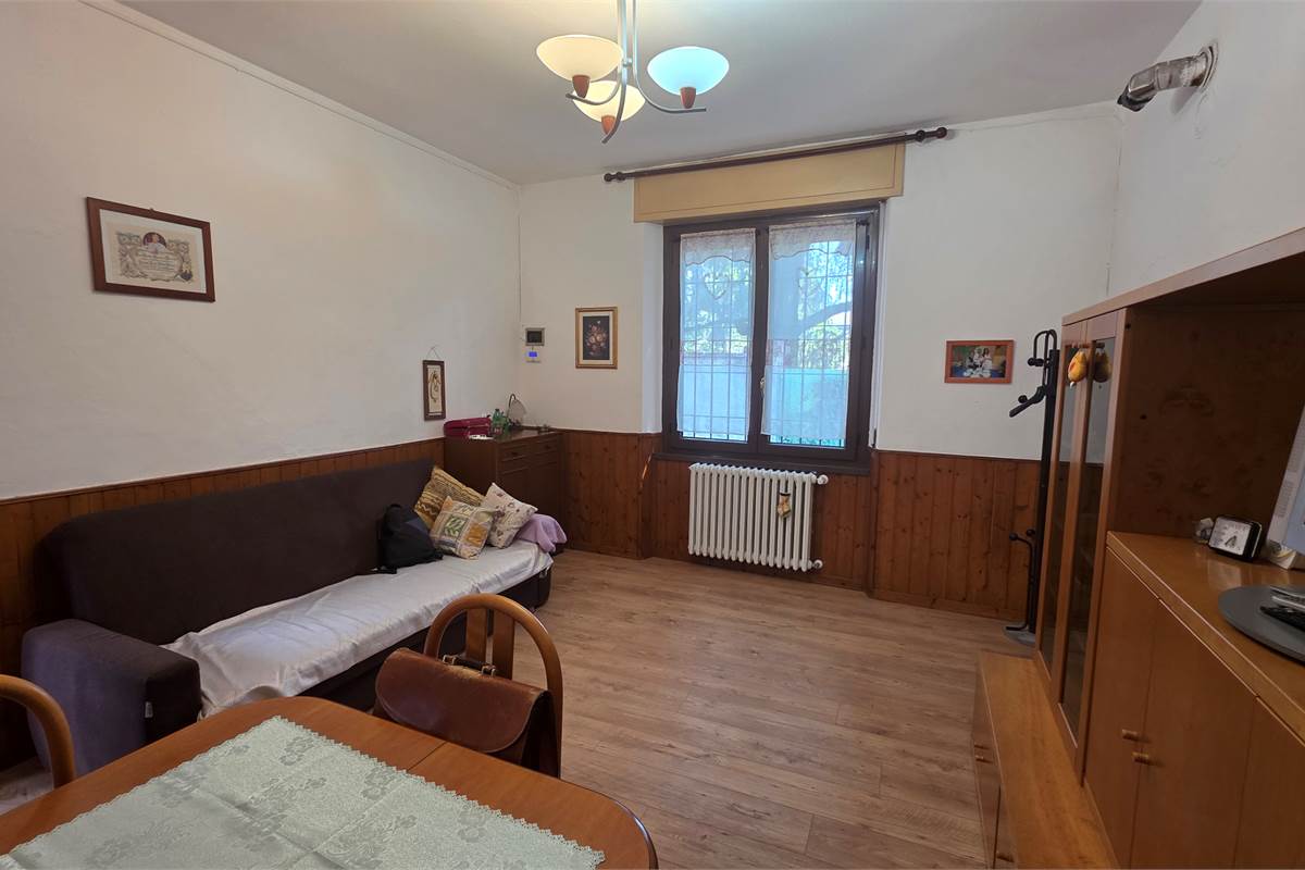 Porzione di Casa a Fenegrò con giardino