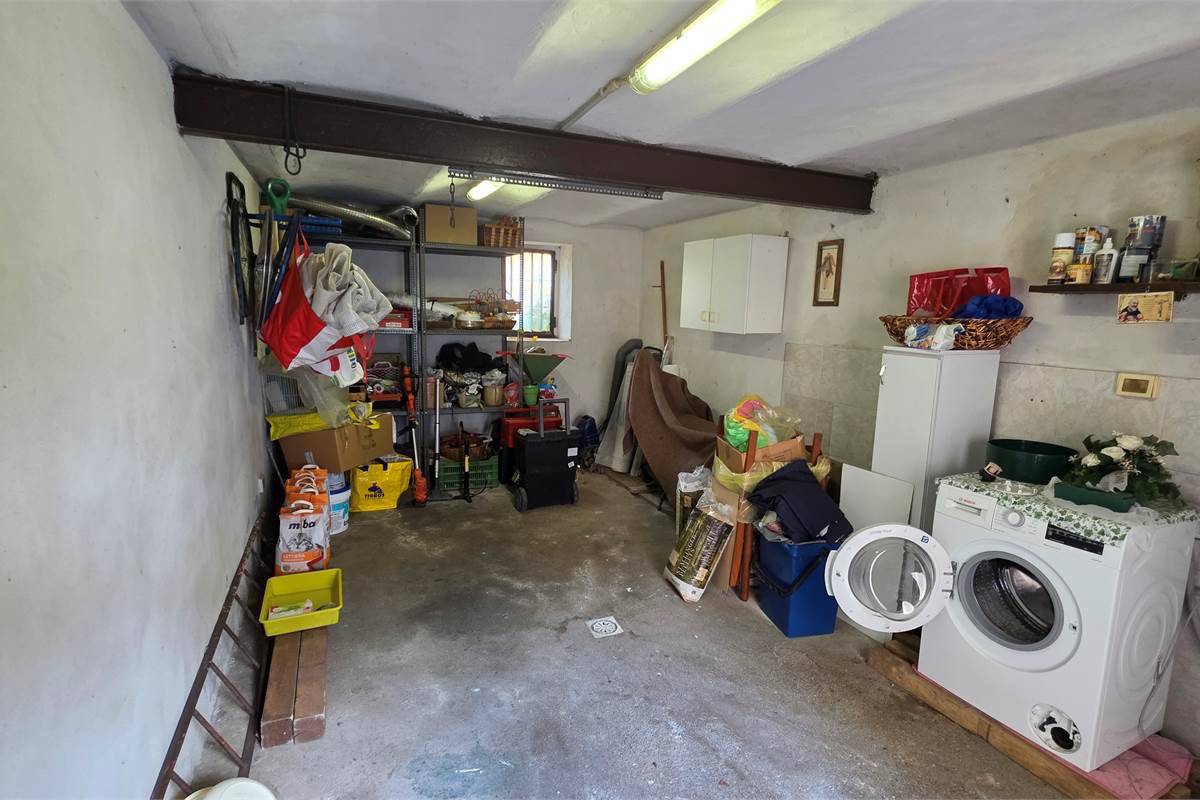 Porzione di Casa a Fenegrò con giardino