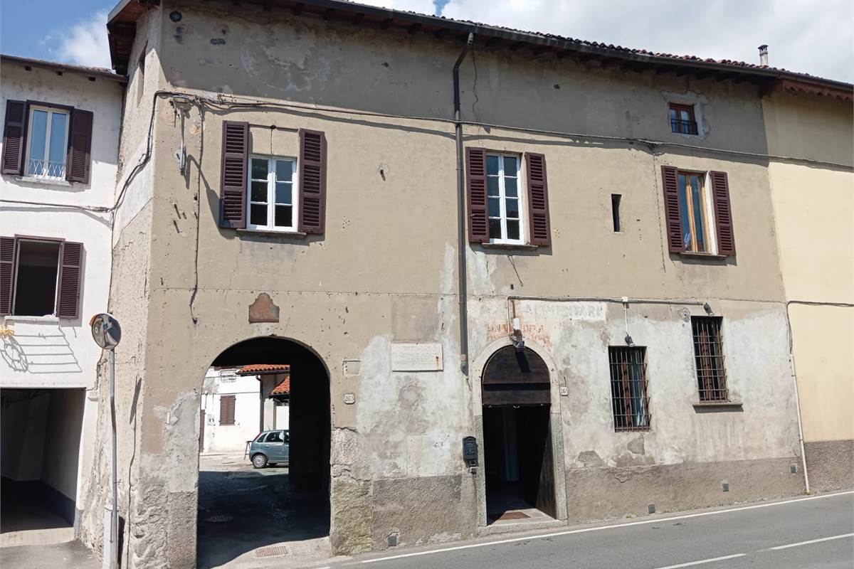 Negozio in vendita, ottima visibilità e posizione strategica alle porte di Como