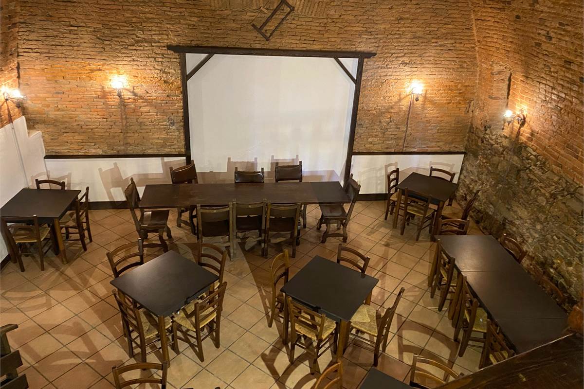 Negozio in vendita, ottima visibilità e posizione strategica alle porte di Como