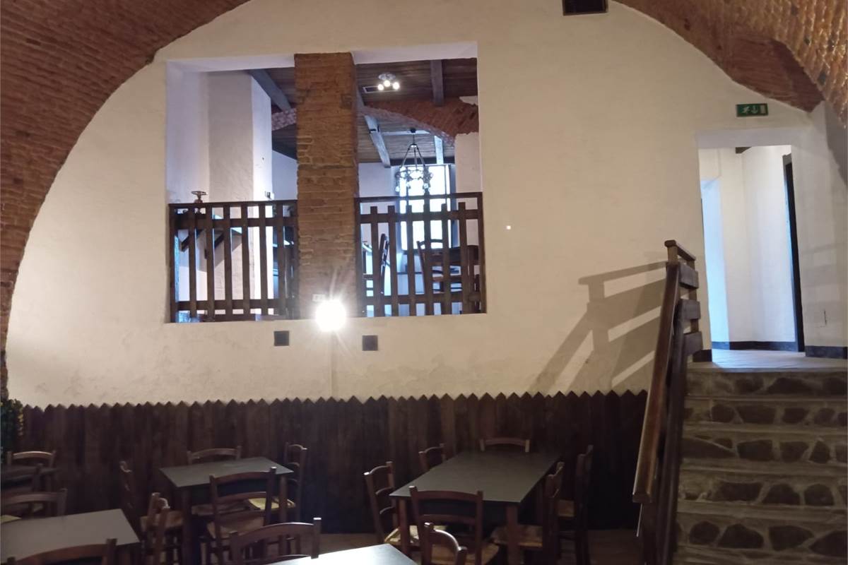 Negozio in vendita, ottima visibilità e posizione strategica alle porte di Como