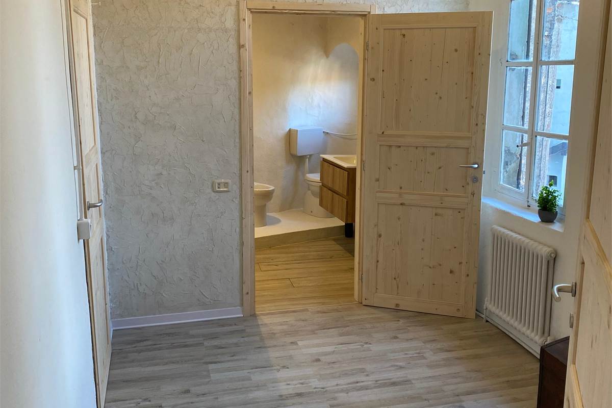 Negozio in vendita, ottima visibilità e posizione strategica alle porte di Como