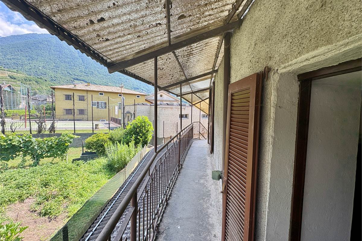 Porzione di casa con GIARDINO a CHIURO