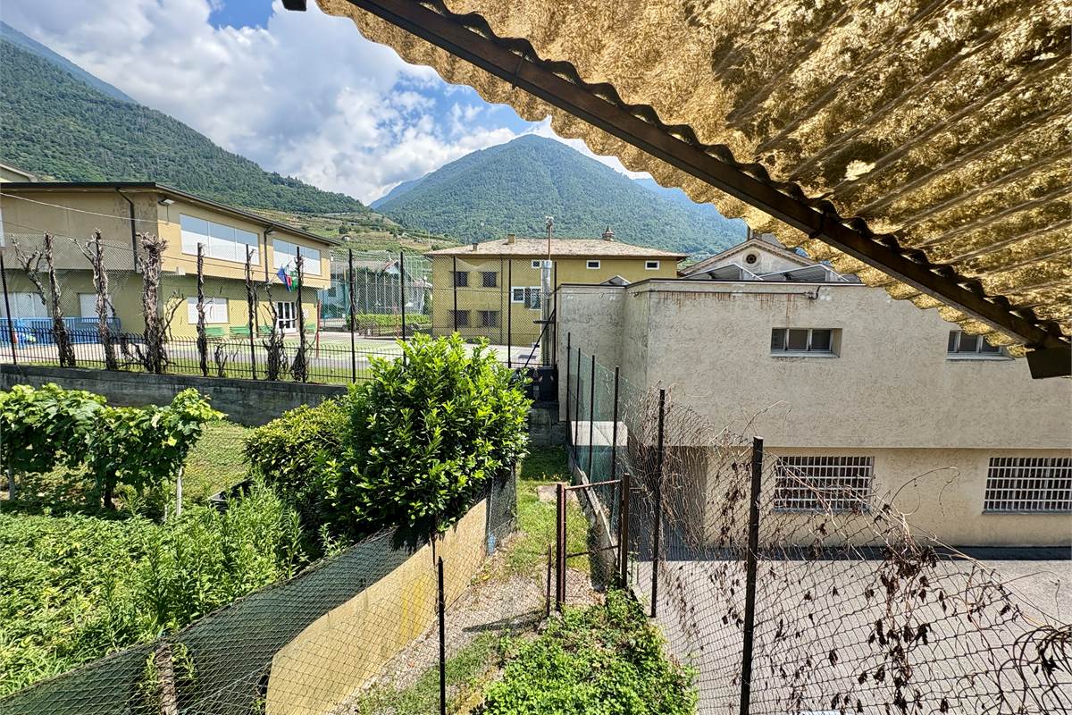 Porzione di casa con GIARDINO a CHIURO