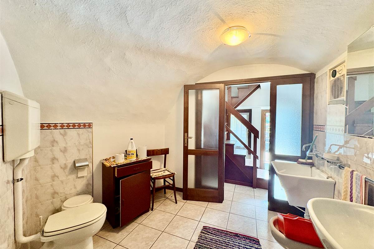 Porzione di casa con GIARDINO a CHIURO