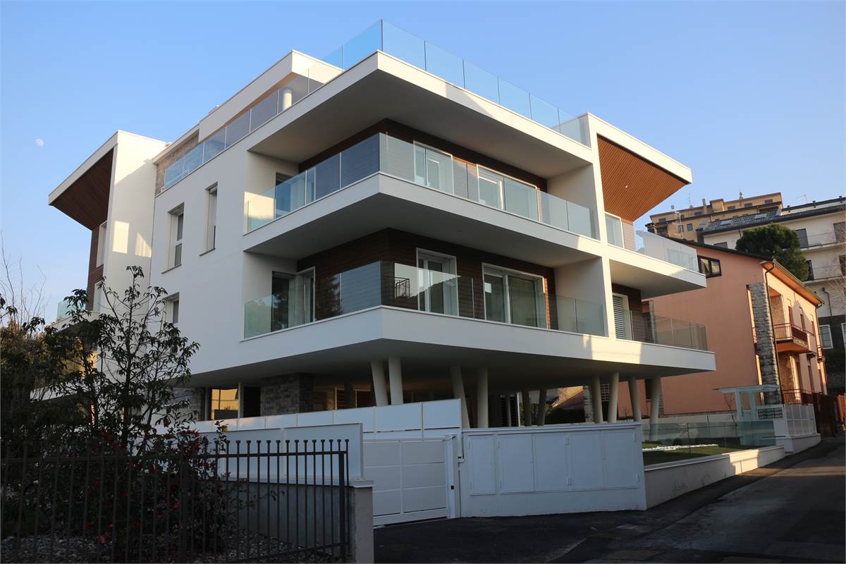 Moderno bilocale con box in locazione