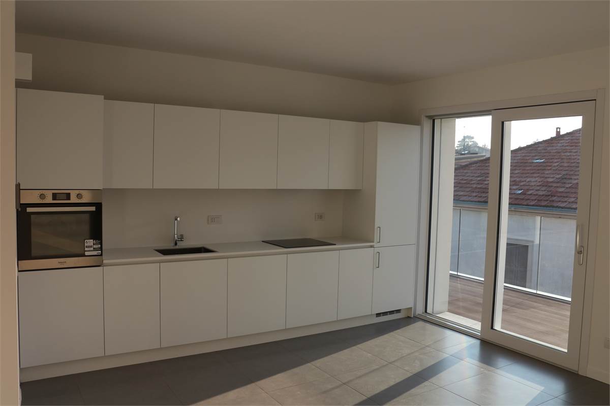 Moderno bilocale con box in locazione