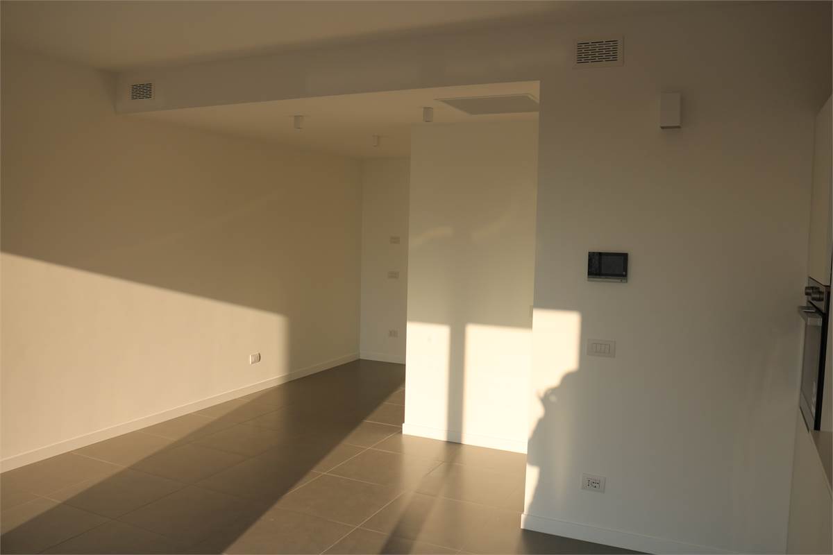Moderno bilocale con box in locazione