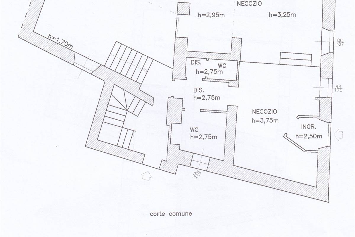 Negozio in vendita, ottima visibilità e posizione strategica alle porte di Como
