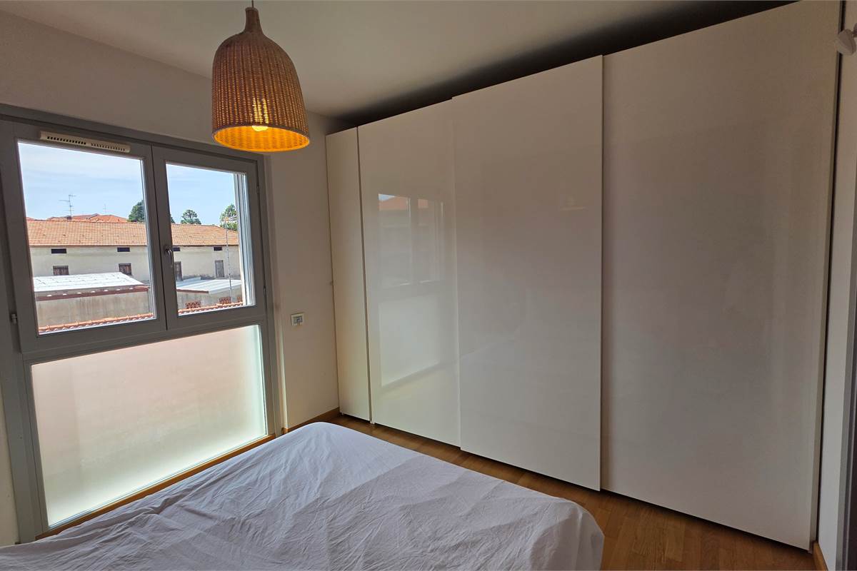 Ampio Trilocale a Cantù con box e cantina 