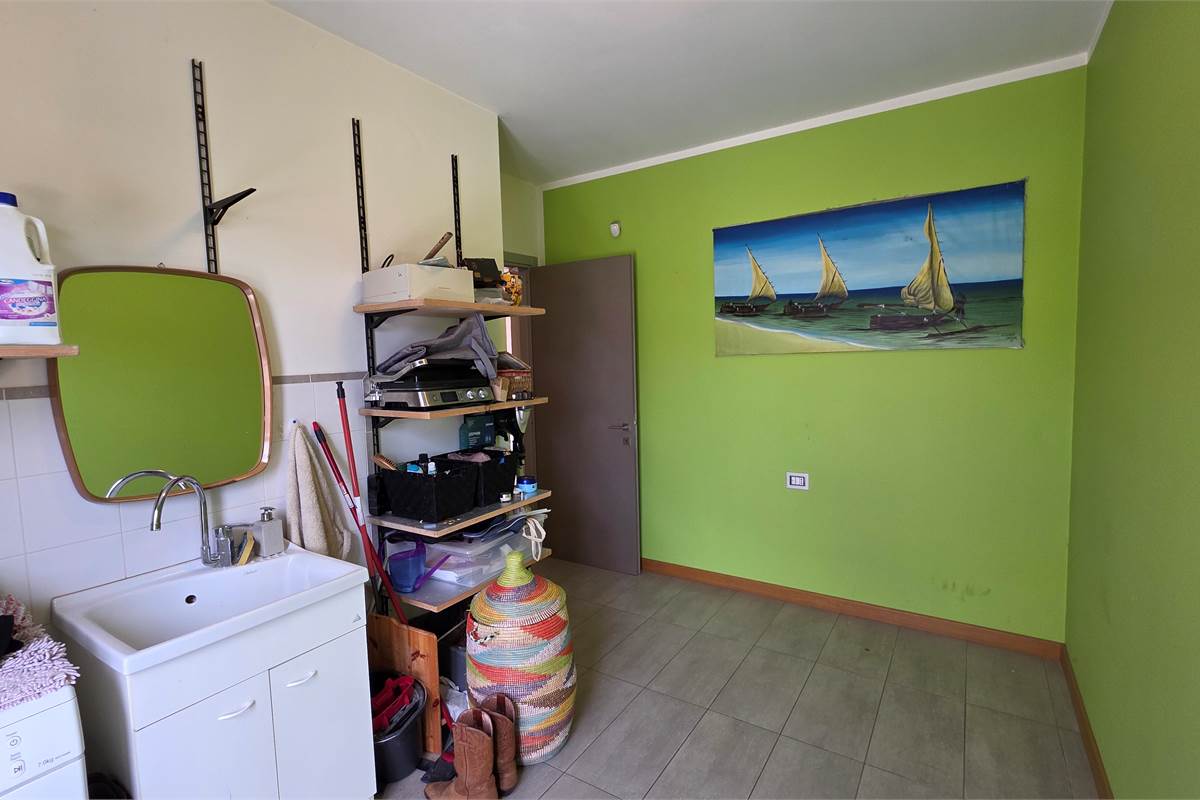 Ampio Trilocale a Cantù con box e cantina 