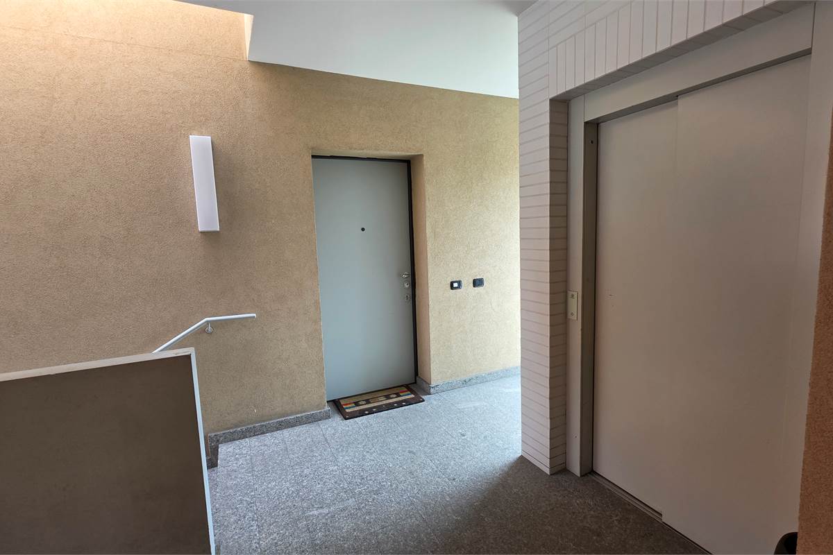 Ampio Trilocale a Cantù con box e cantina 