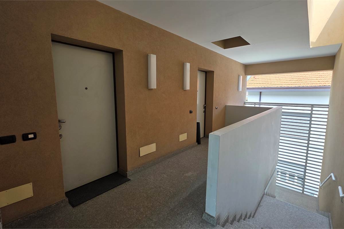 Ampio Trilocale a Cantù con box e cantina 