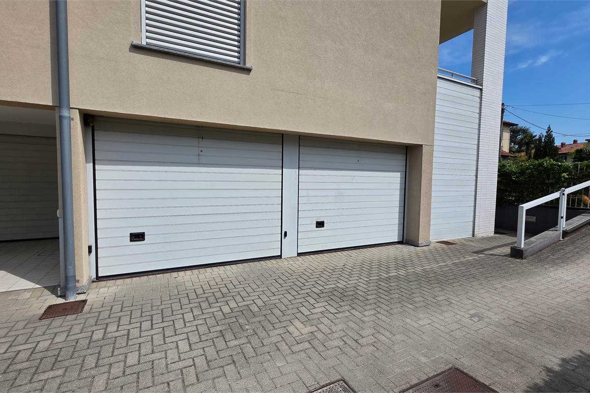 Ampio Trilocale a Cantù con box e cantina 