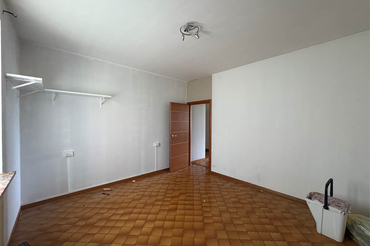 Trilocale al piano terra con posto auto e giardino a Viggiù!
