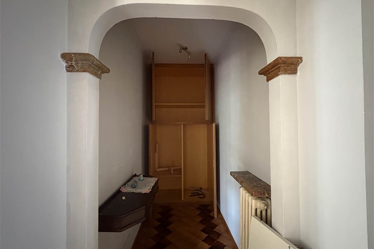 Trilocale al piano terra con posto auto e giardino a Viggiù!