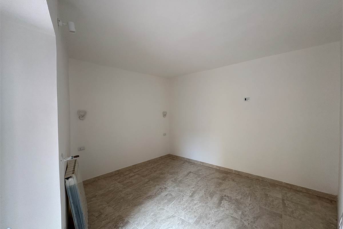  Bilocale ristrutturato a nuovo con area esterna ad Arona