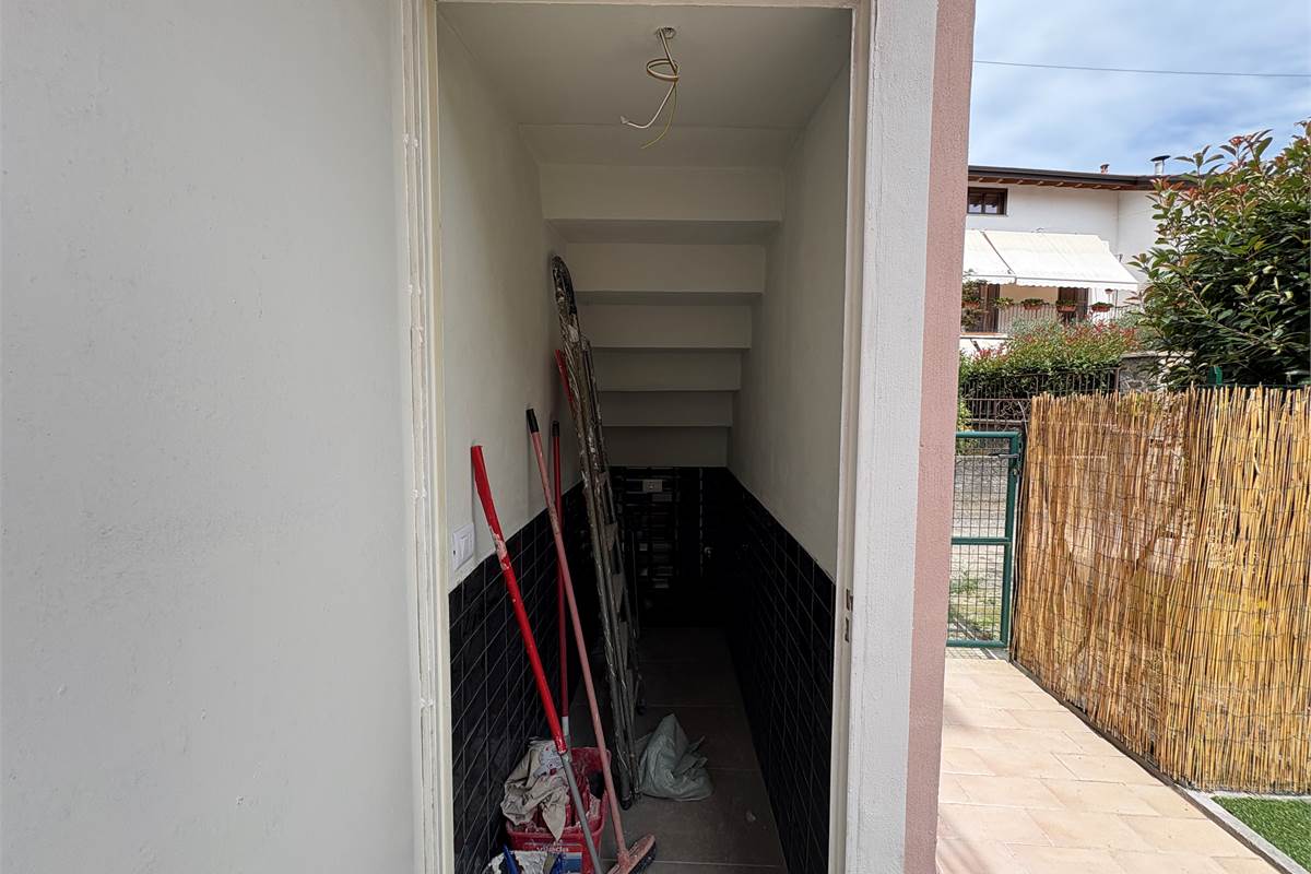  Bilocale ristrutturato a nuovo con area esterna ad Arona