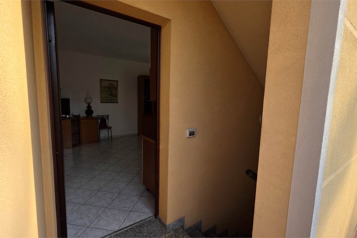 Bilocale con box triplo a Limido Comasco