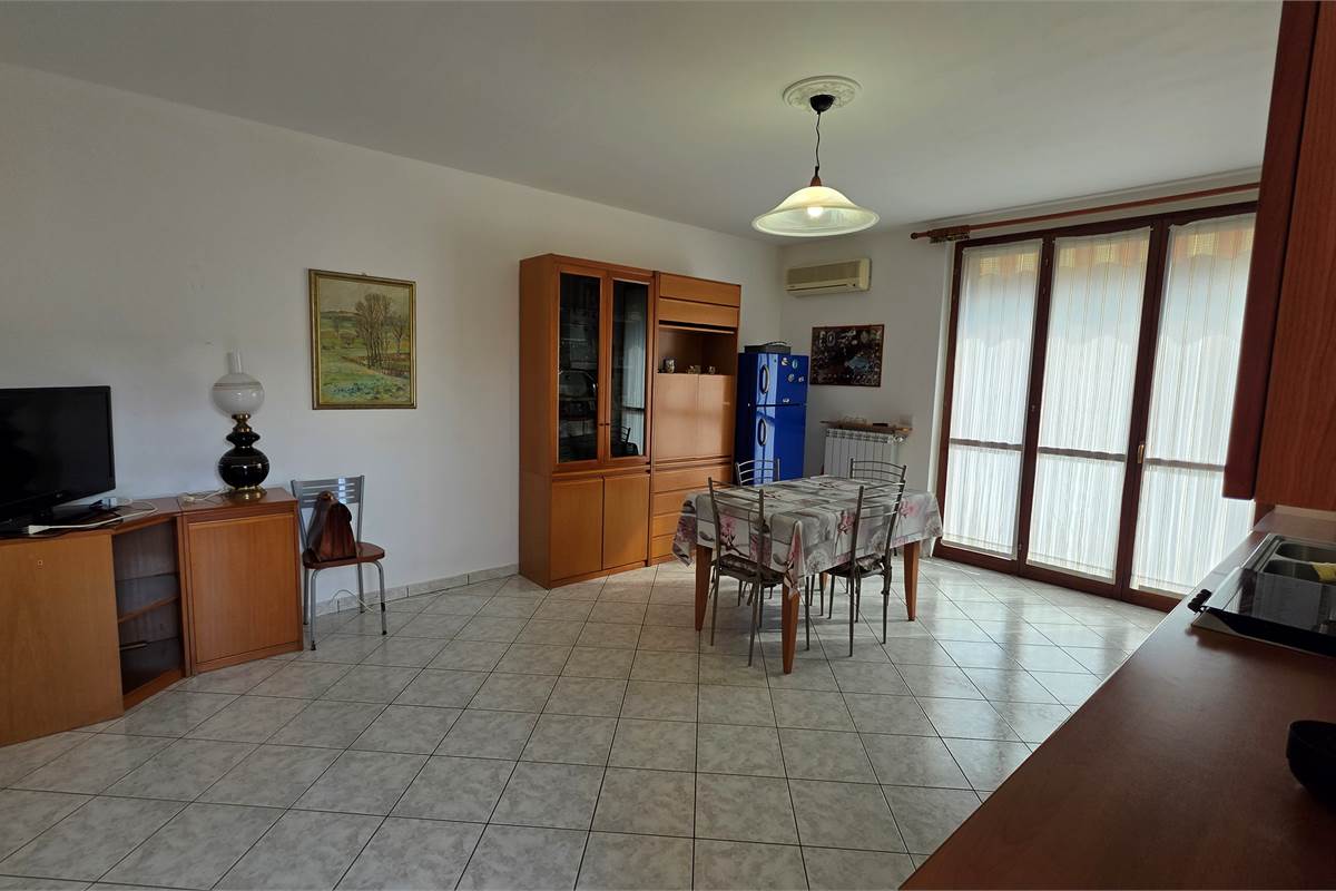 Bilocale con box triplo a Limido Comasco