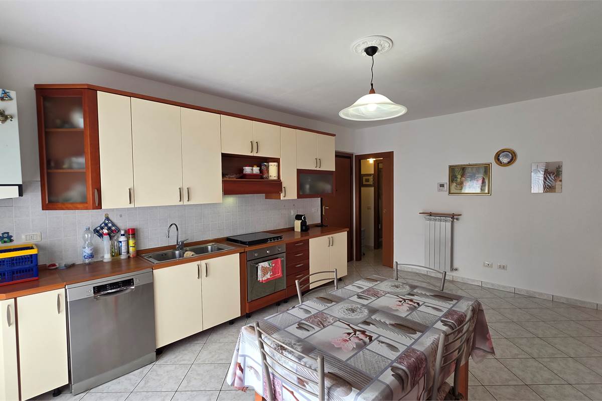 Bilocale con box triplo a Limido Comasco