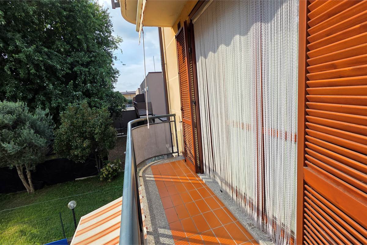 Bilocale con box triplo a Limido Comasco