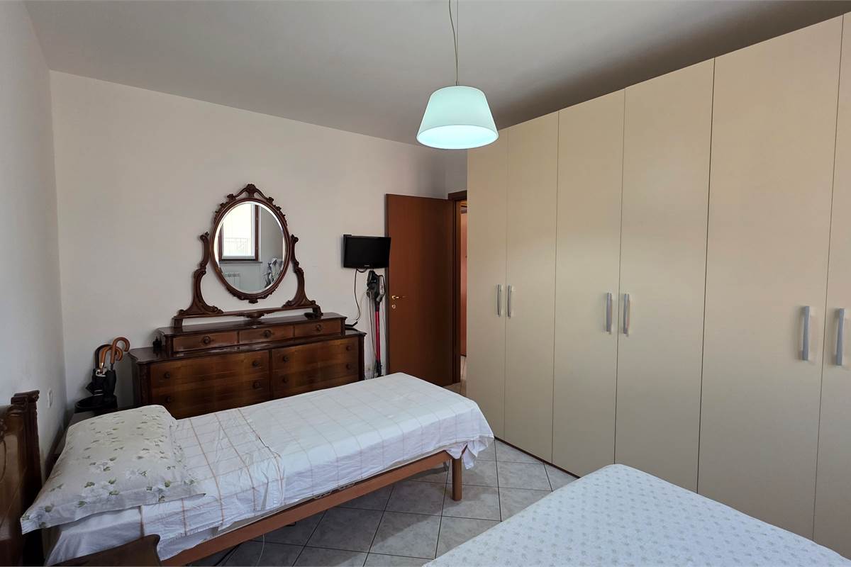 Bilocale con box triplo a Limido Comasco