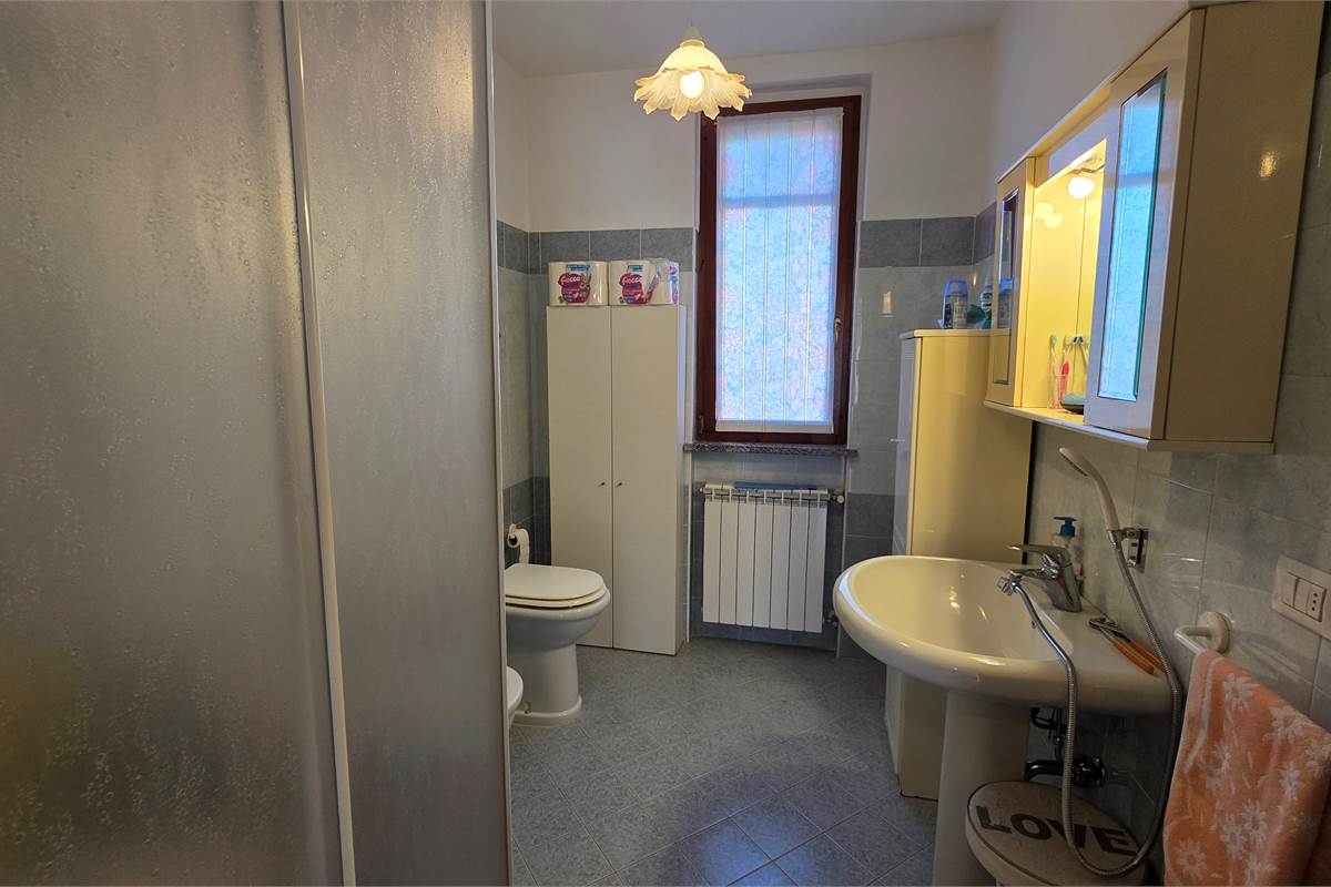 Bilocale con box triplo a Limido Comasco