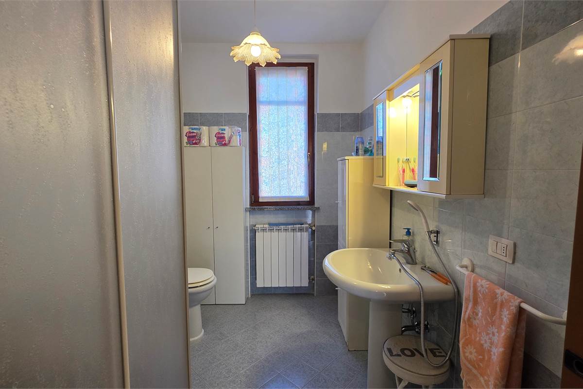 Bilocale con box triplo a Limido Comasco