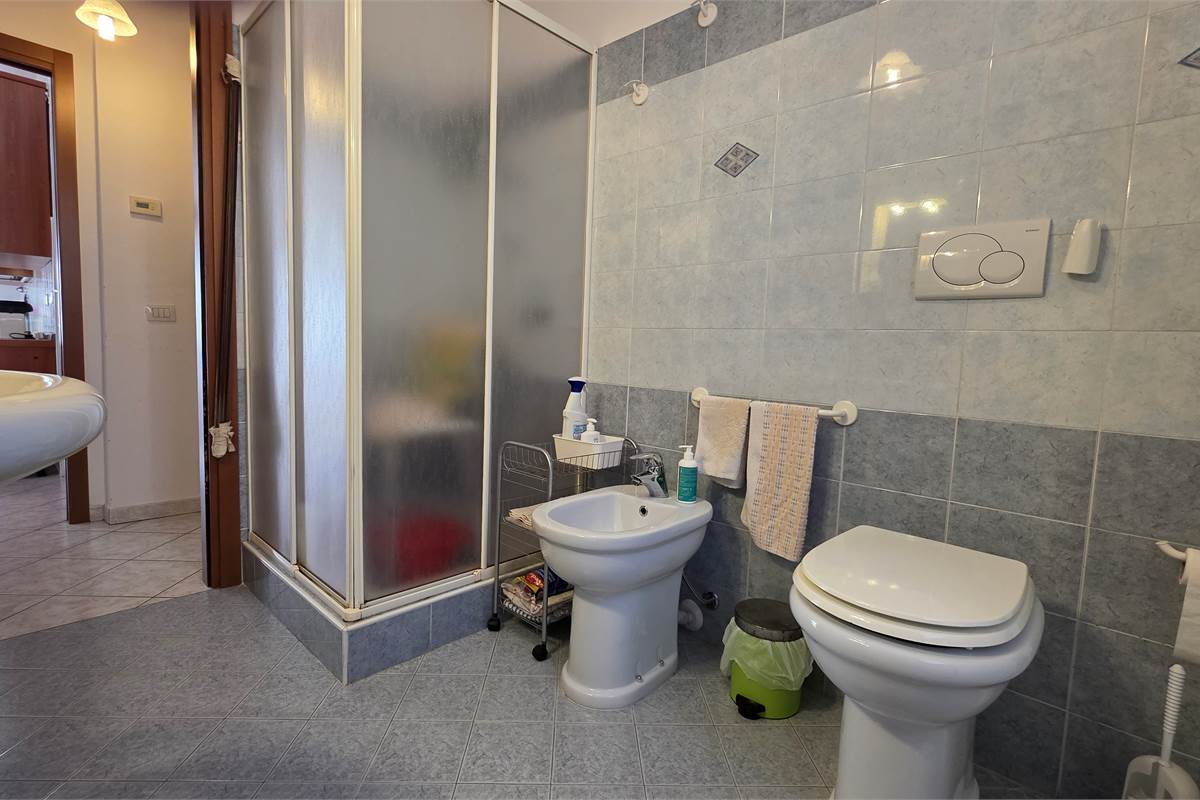 Bilocale con box triplo a Limido Comasco