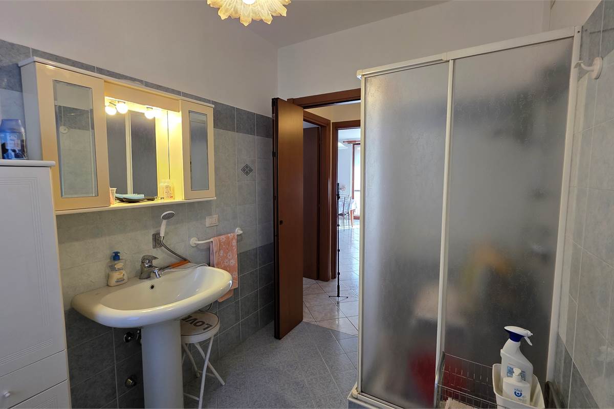 Bilocale con box triplo a Limido Comasco