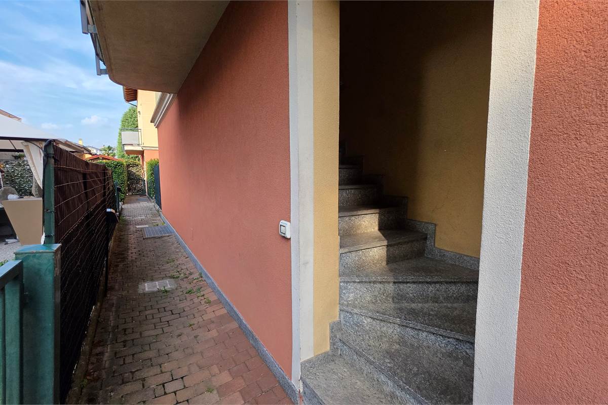 Bilocale con box triplo a Limido Comasco