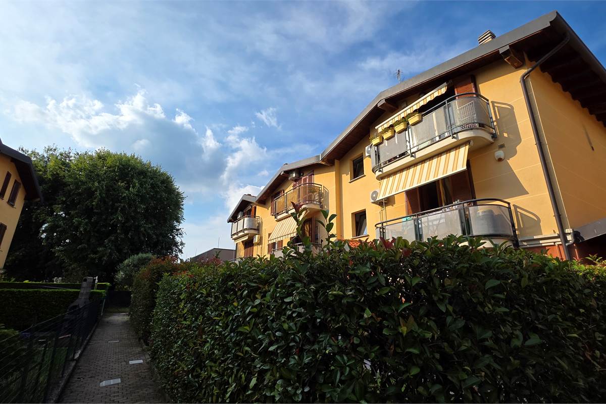 Bilocale con box triplo a Limido Comasco