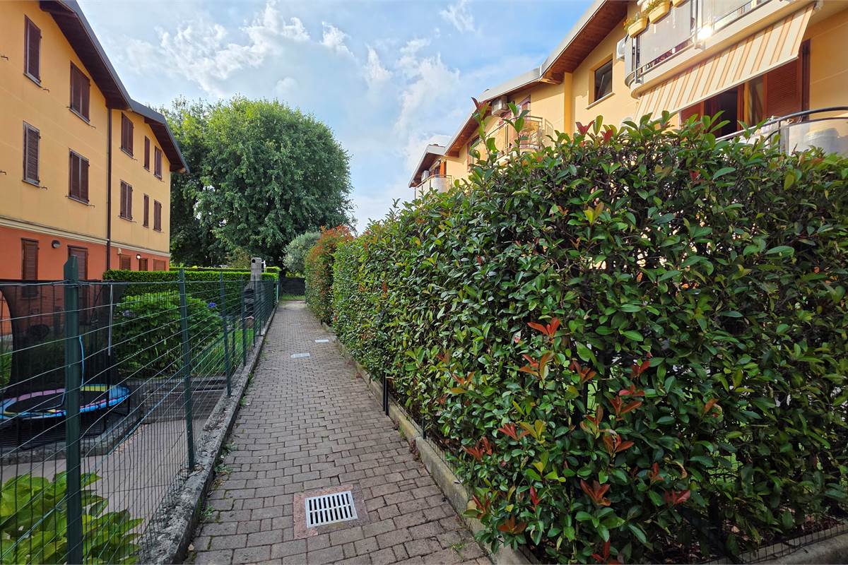 Bilocale con box triplo a Limido Comasco