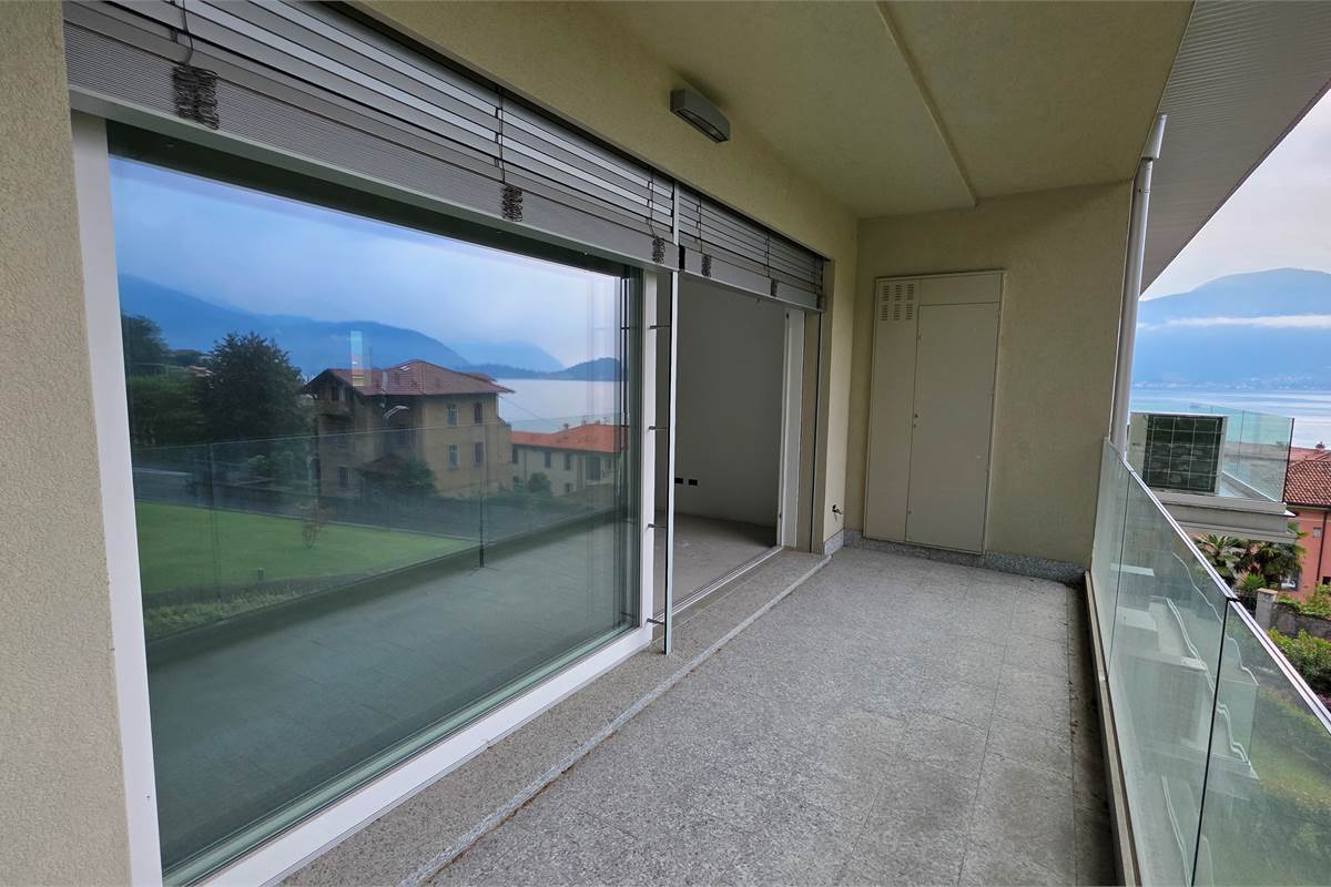 Ampio trilocale NUOVO con vista lago