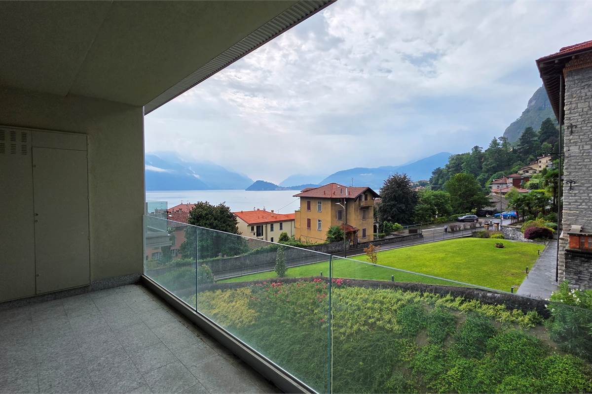 Ampio trilocale NUOVO con vista lago