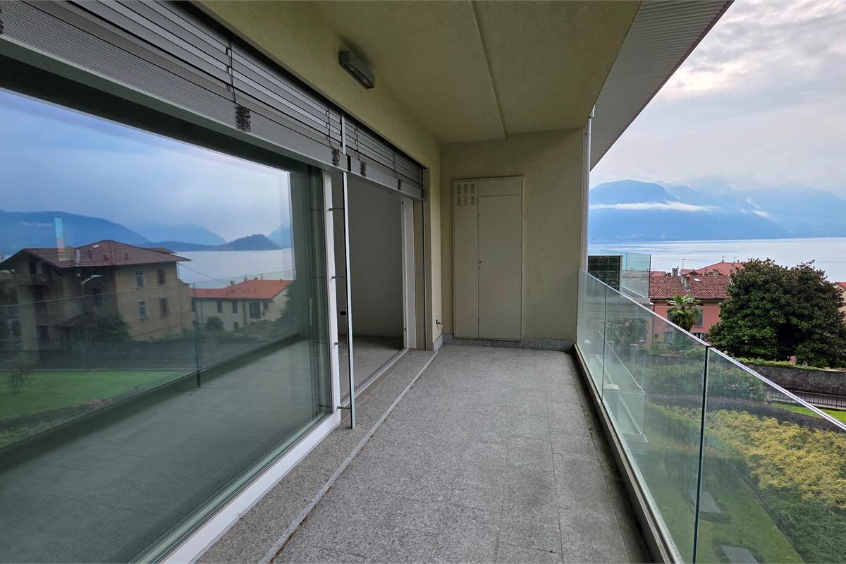 Ampio trilocale NUOVO con vista lago