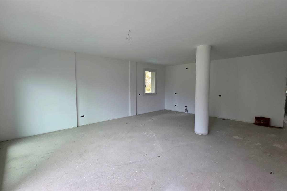 Ampio trilocale NUOVO con vista lago