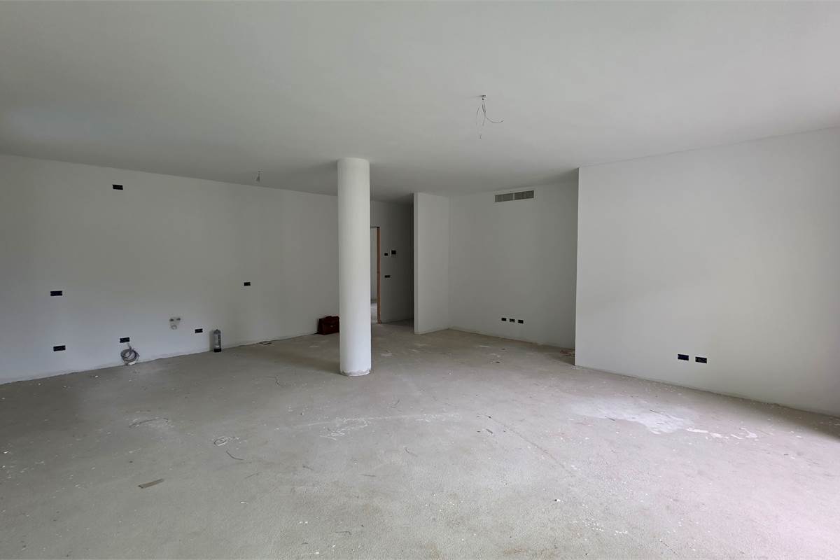 Ampio trilocale NUOVO con vista lago