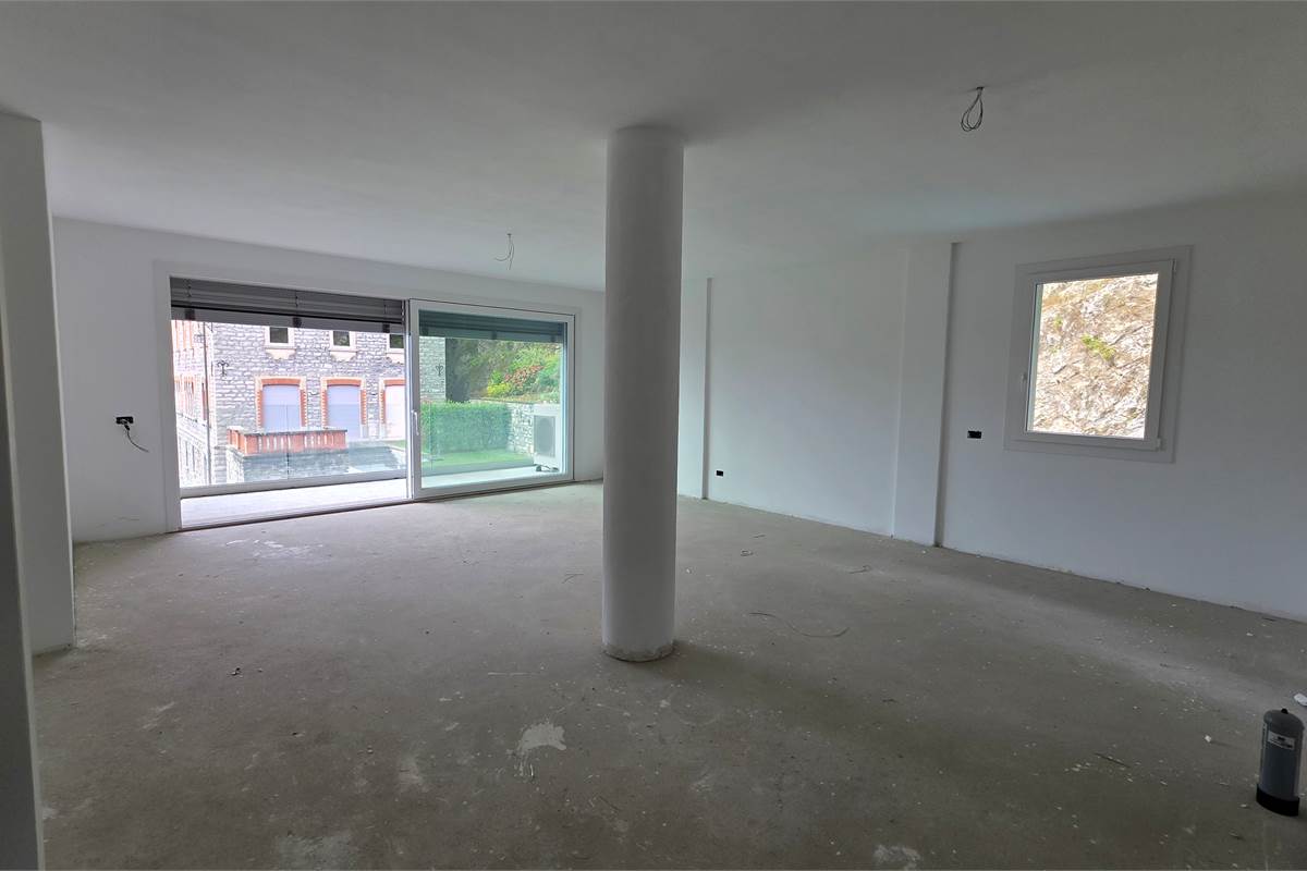 Ampio trilocale NUOVO con vista lago