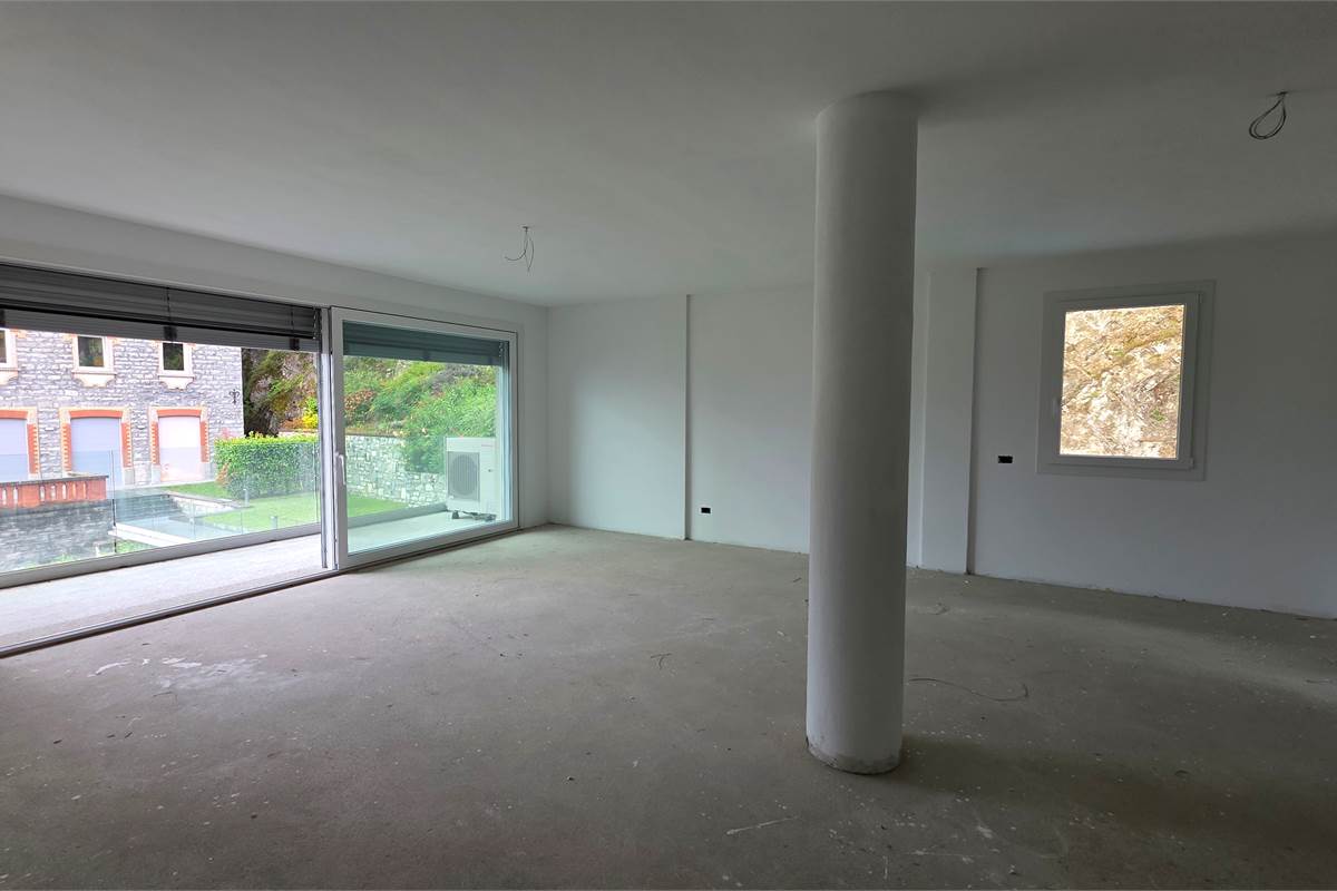 Ampio trilocale NUOVO con vista lago