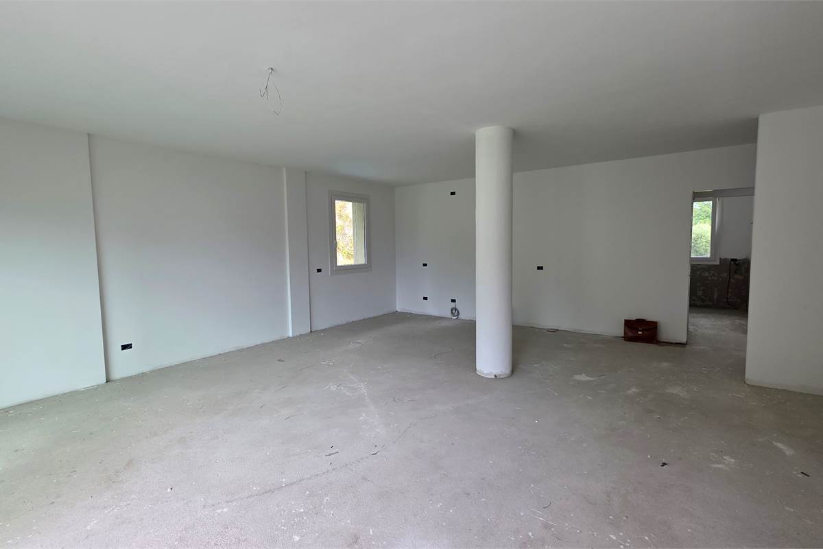 Ampio trilocale NUOVO con vista lago