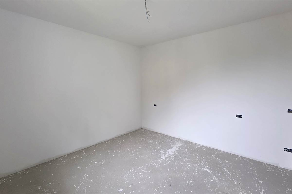 Ampio trilocale NUOVO con vista lago