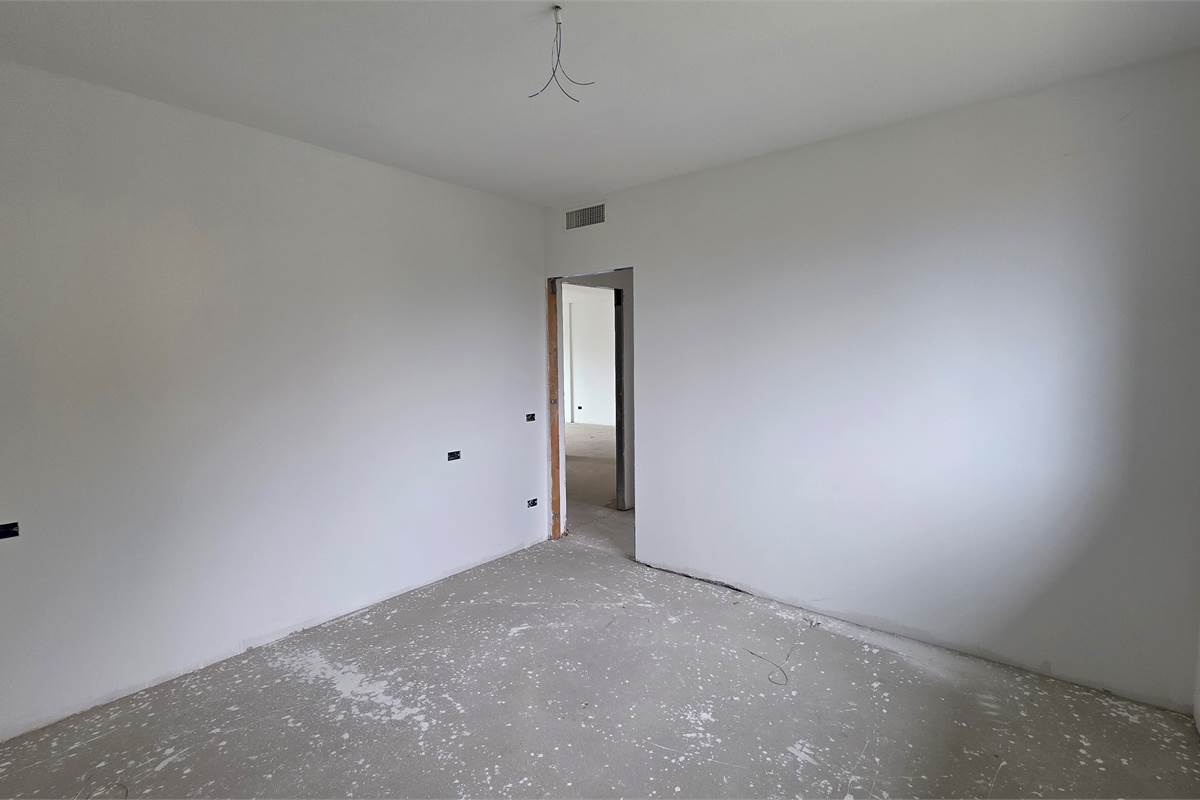 Ampio trilocale NUOVO con vista lago