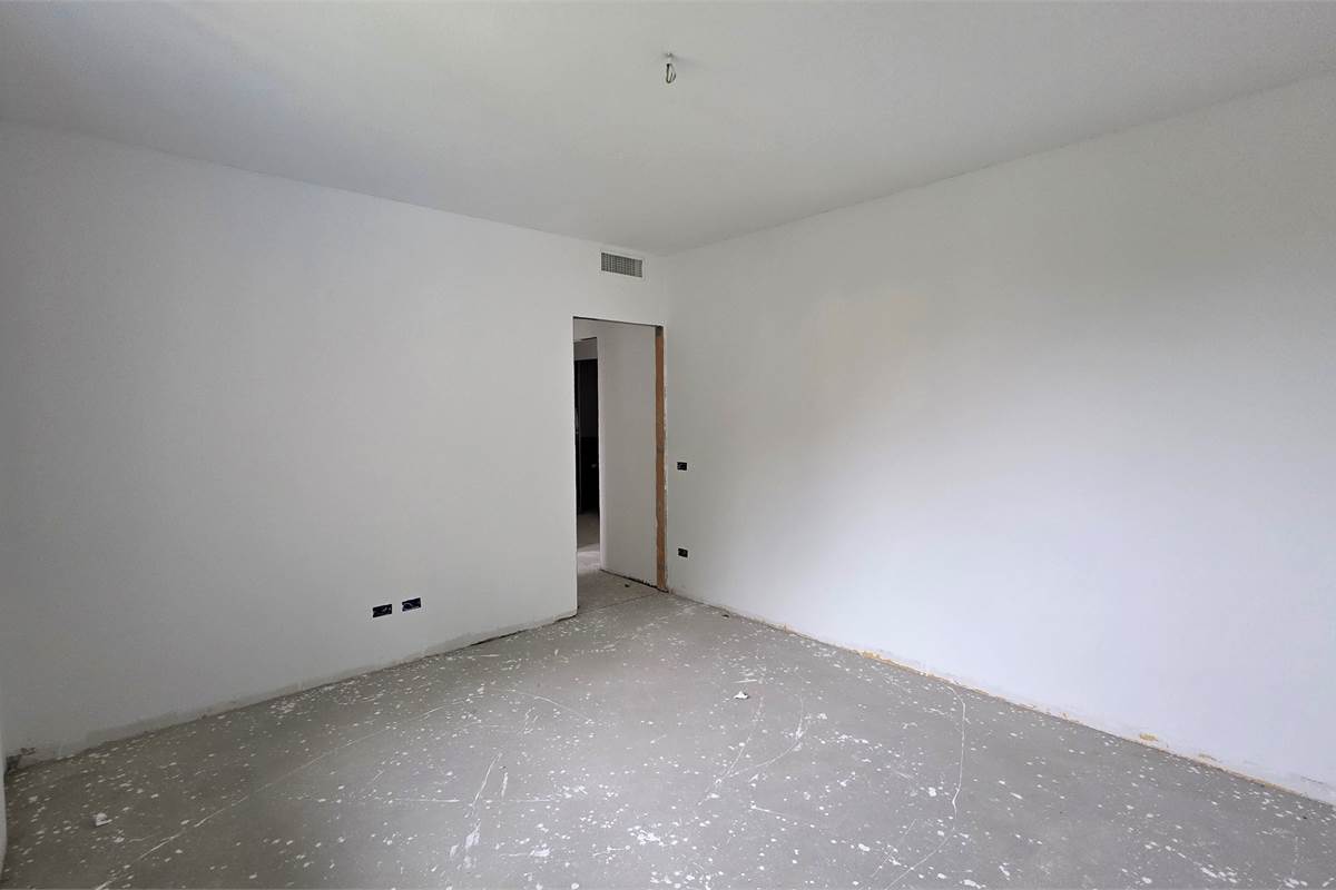 Ampio trilocale NUOVO con vista lago