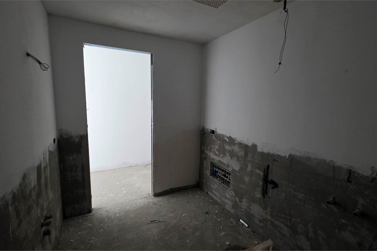 Ampio trilocale NUOVO con vista lago