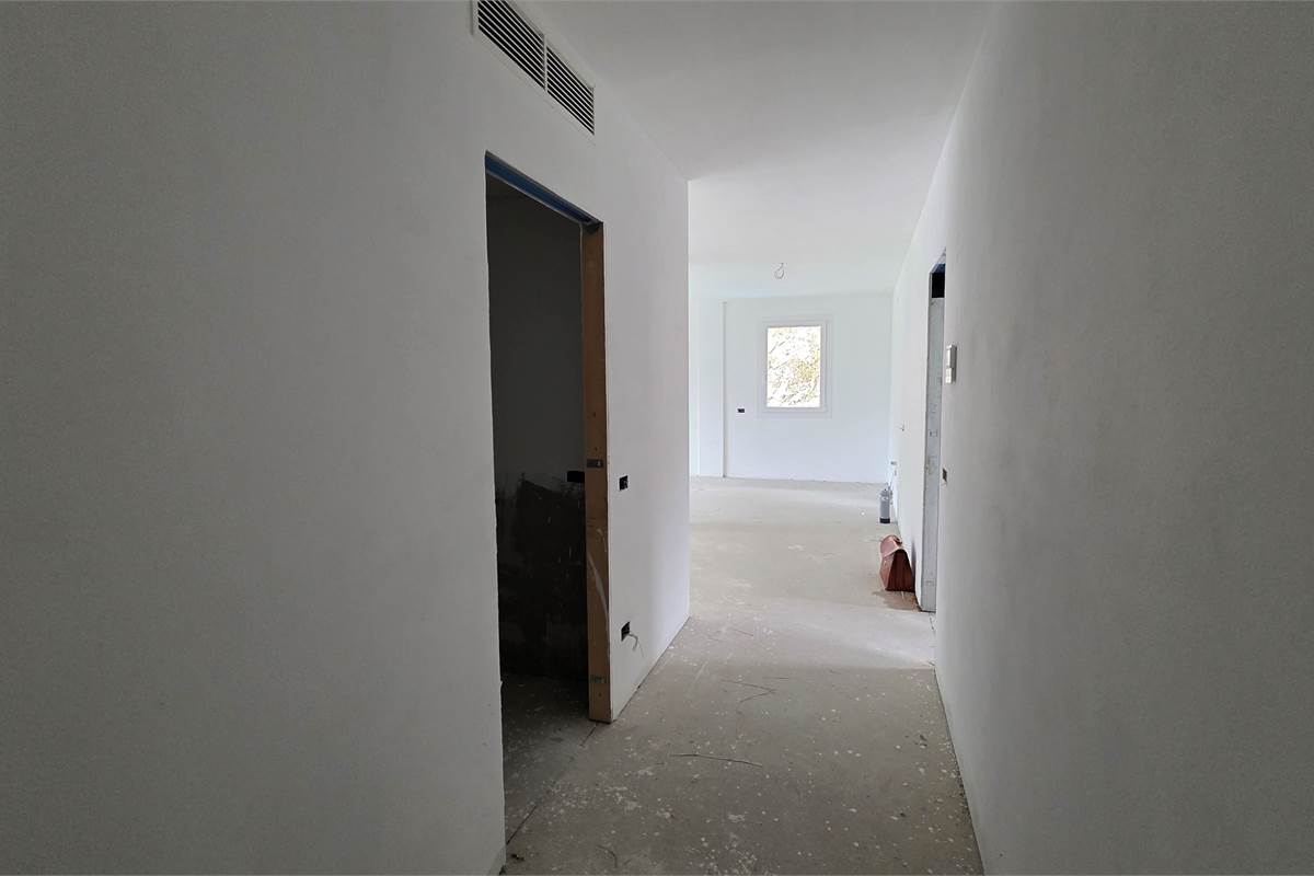 Ampio trilocale NUOVO con vista lago