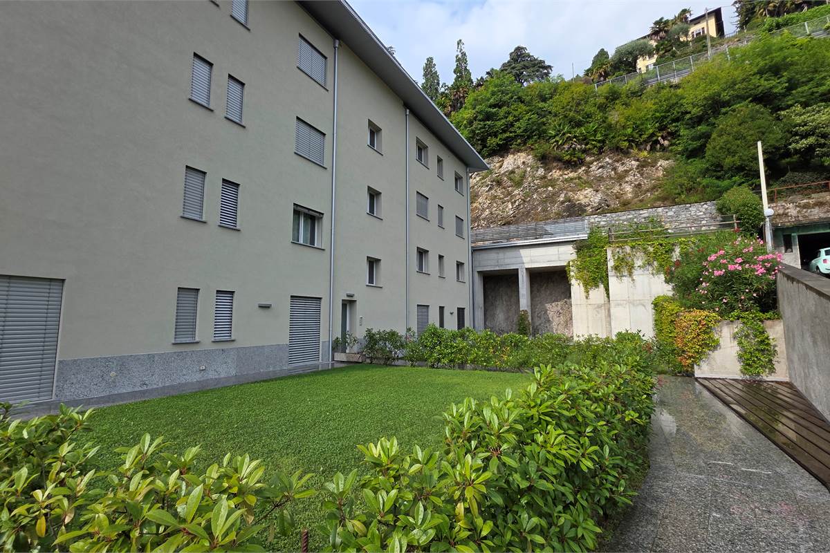 Ampio trilocale NUOVO con vista lago