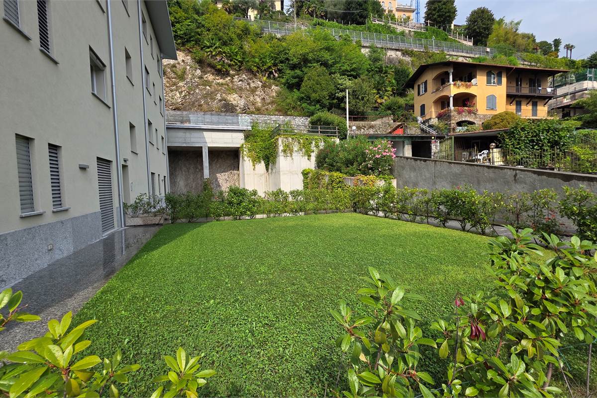 Ampio trilocale NUOVO con vista lago