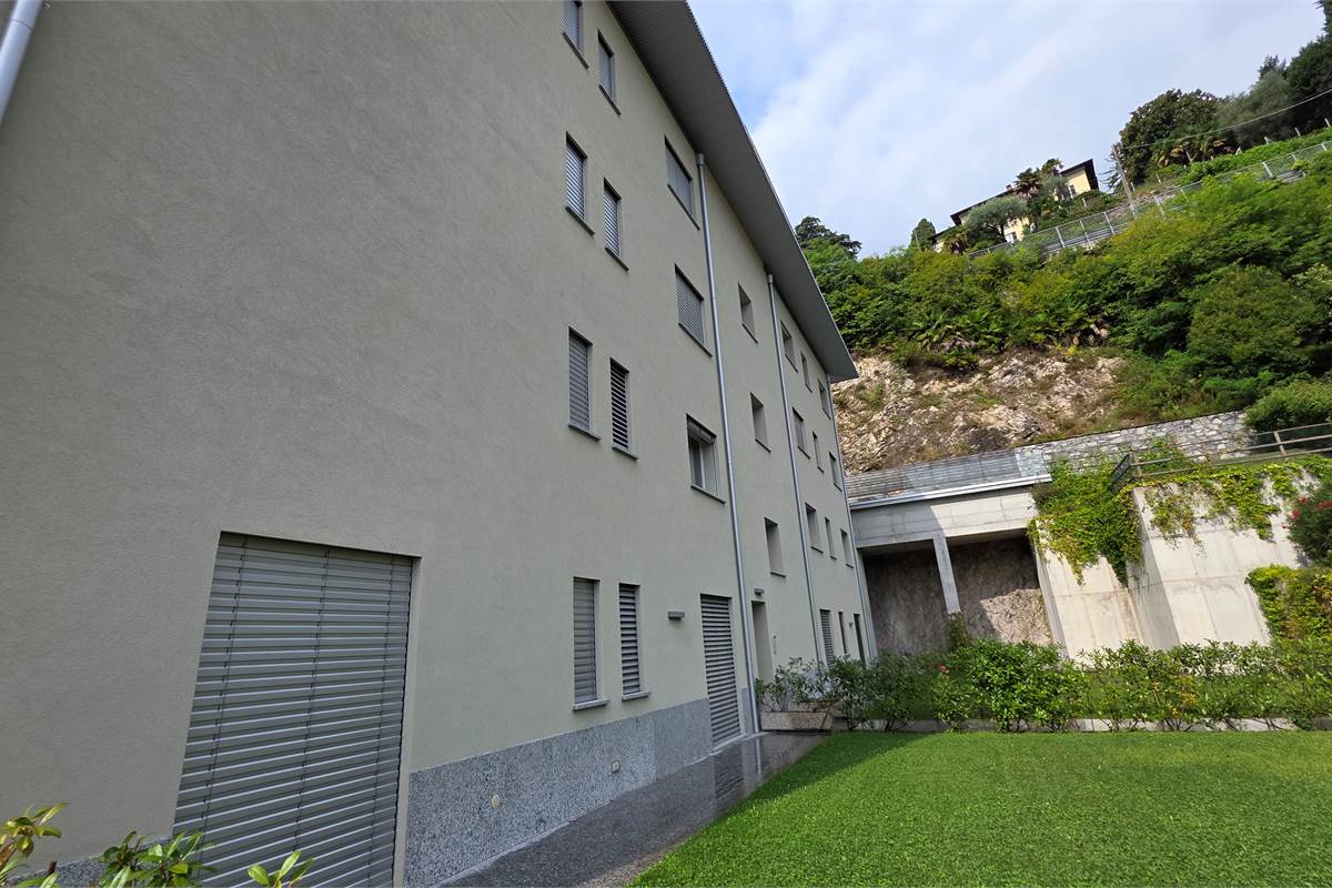 Ampio trilocale NUOVO con vista lago